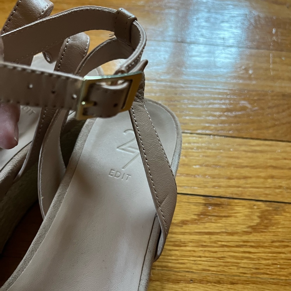Beautiful nude platform - Picture 4 of 5